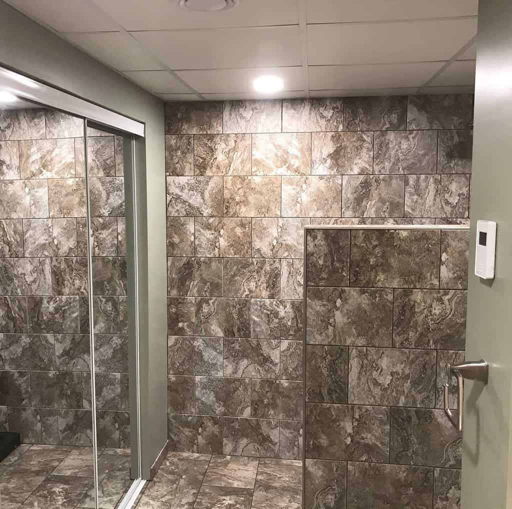 Half wall partition doorless walk in shower