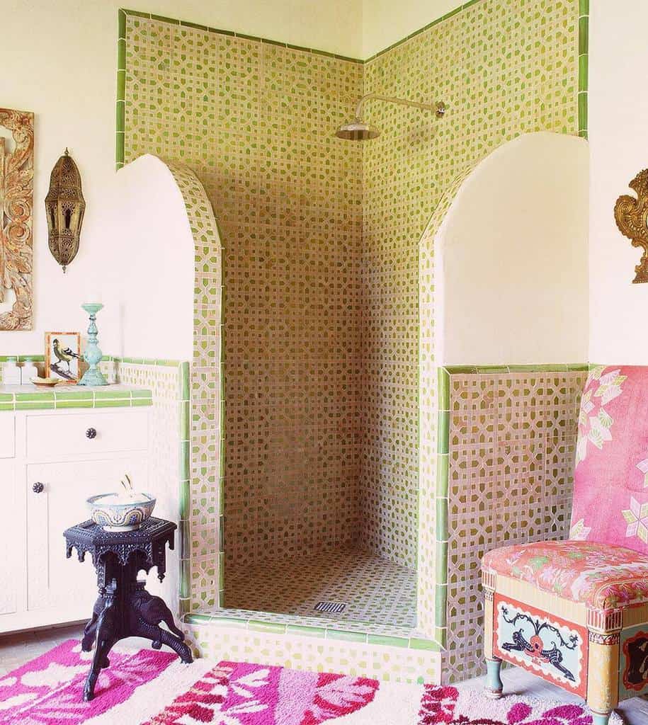 Half wall partition doorless walk in shower