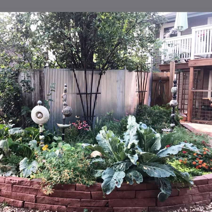 Retaining wall plant box