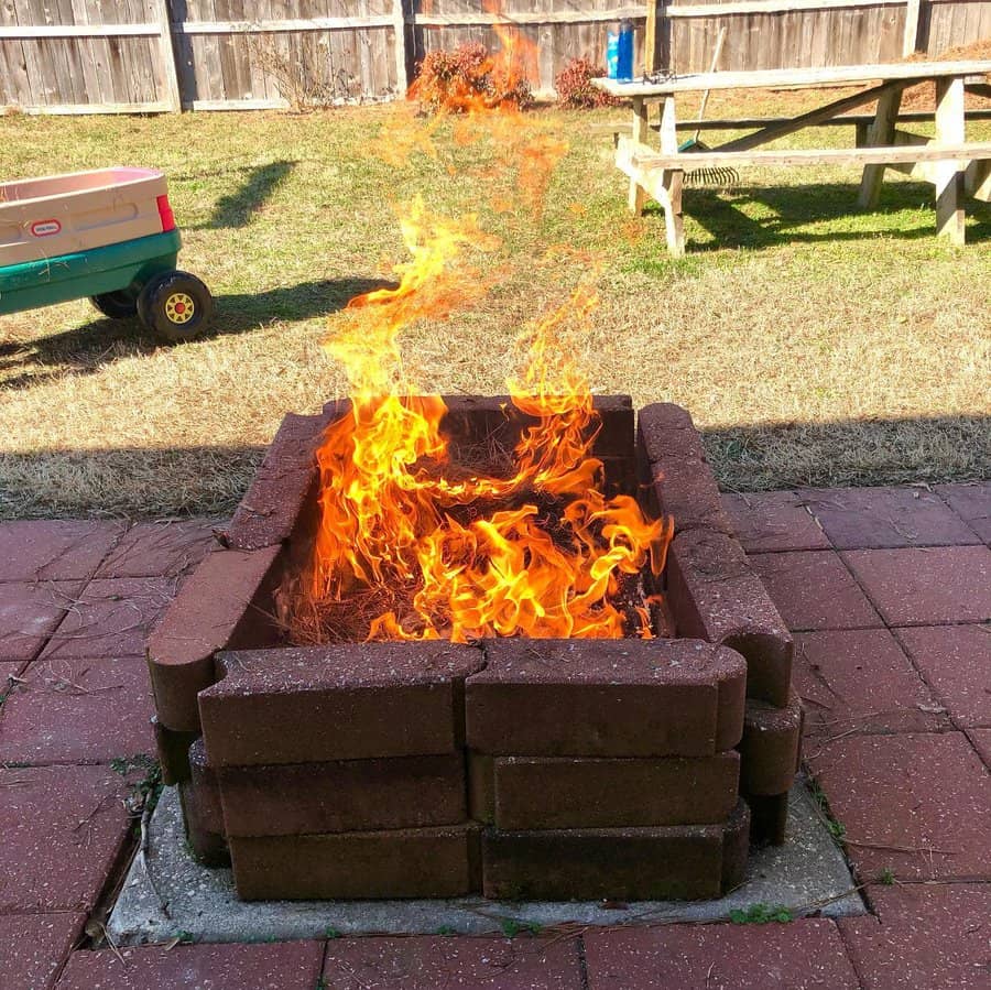 Brick fire pit
