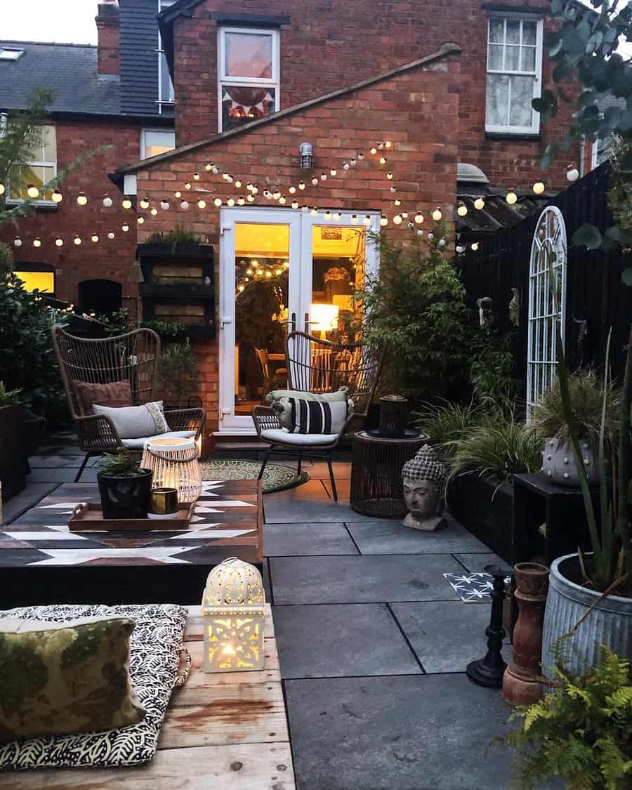 Outdoor string lights