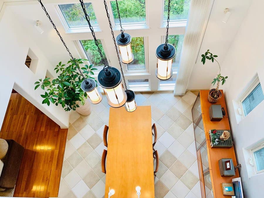 High ceiling dining room with lantern-style pendant lights