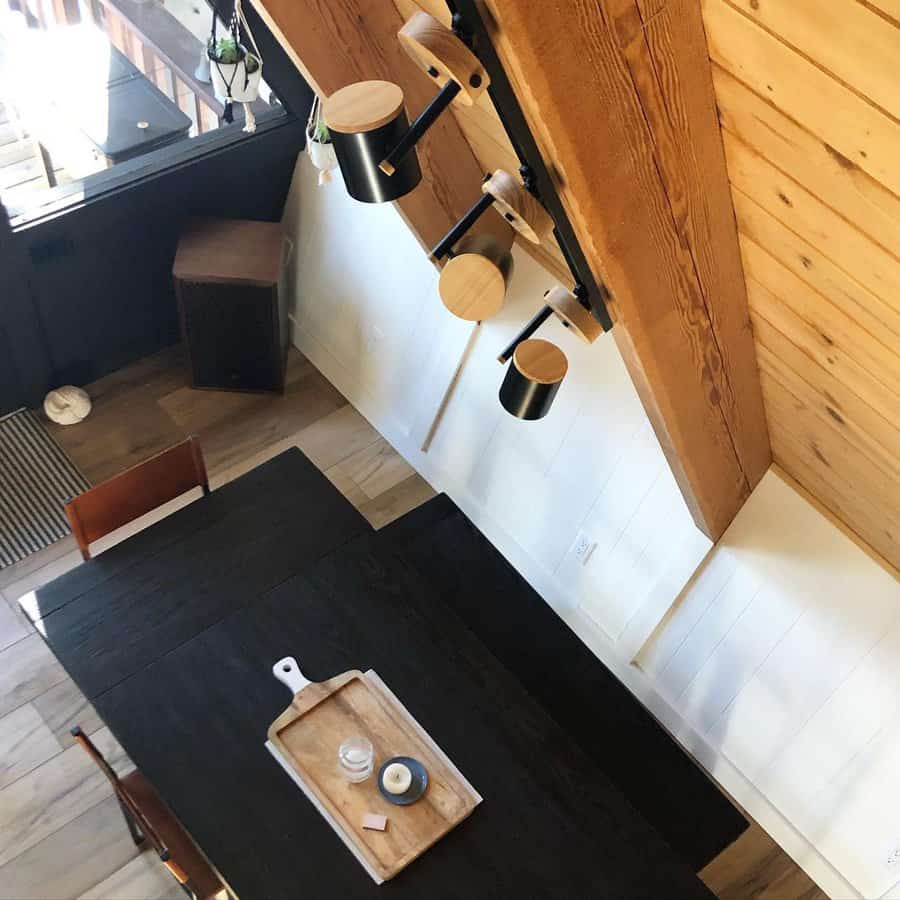 Cozy dining area with hang pendant light