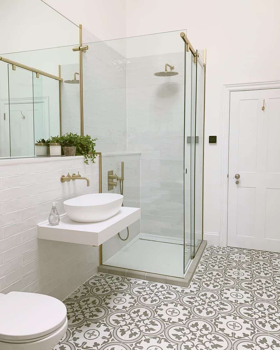 Minimalist walk in shower