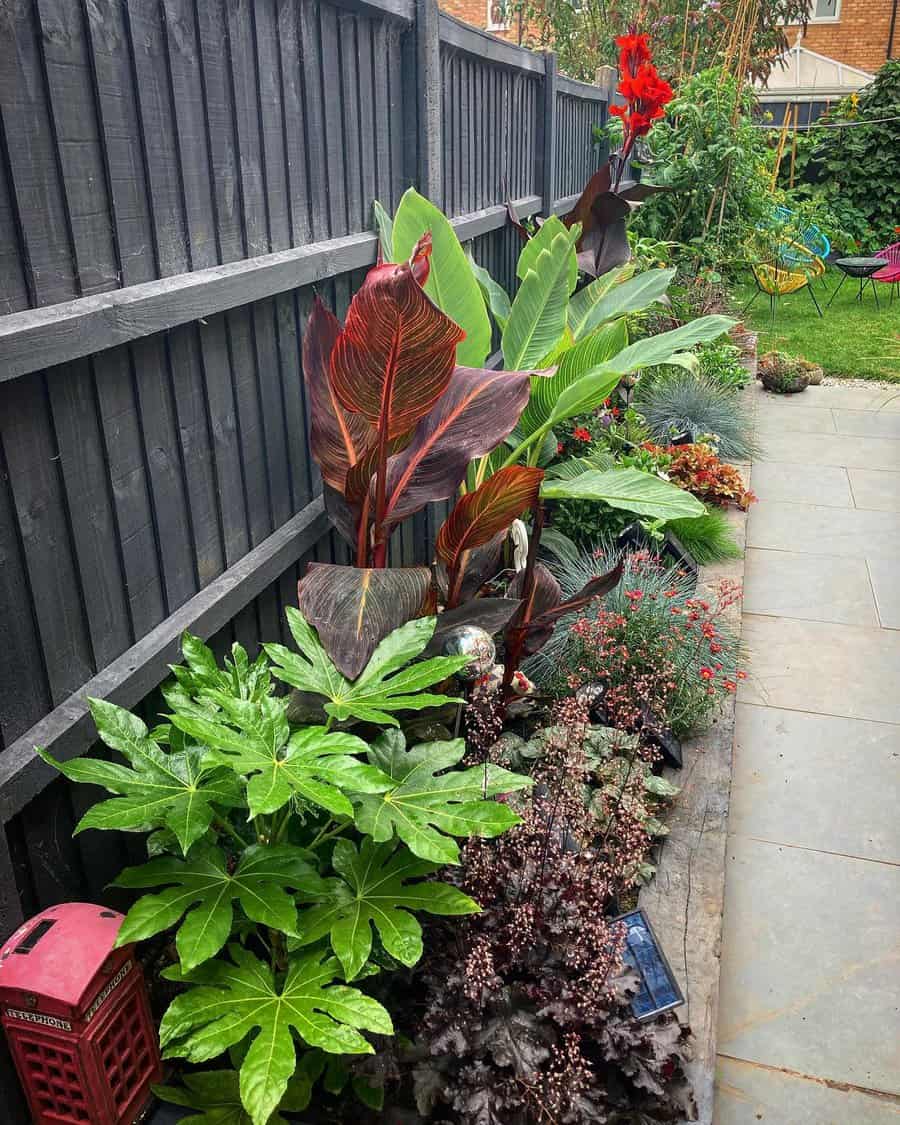 Lush plants for fences