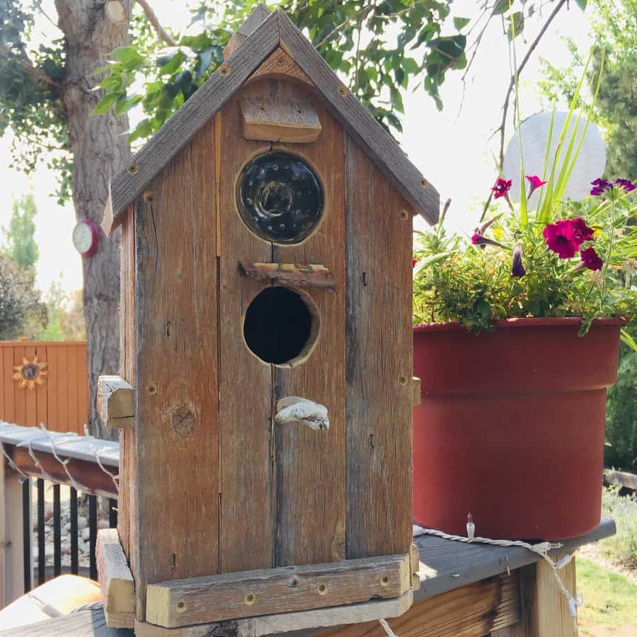 Pallet wood birdhouse