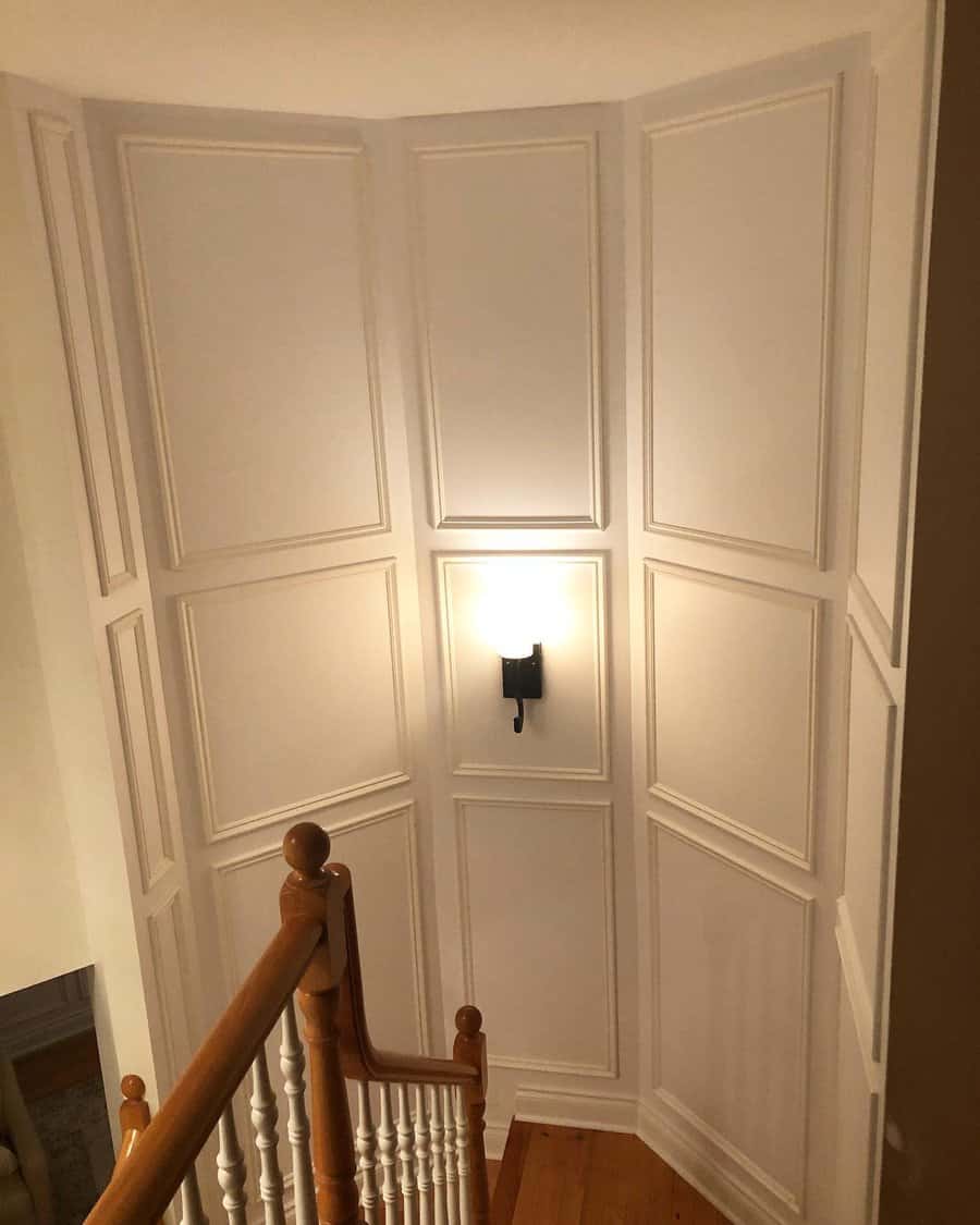 Stair wall trim moulding