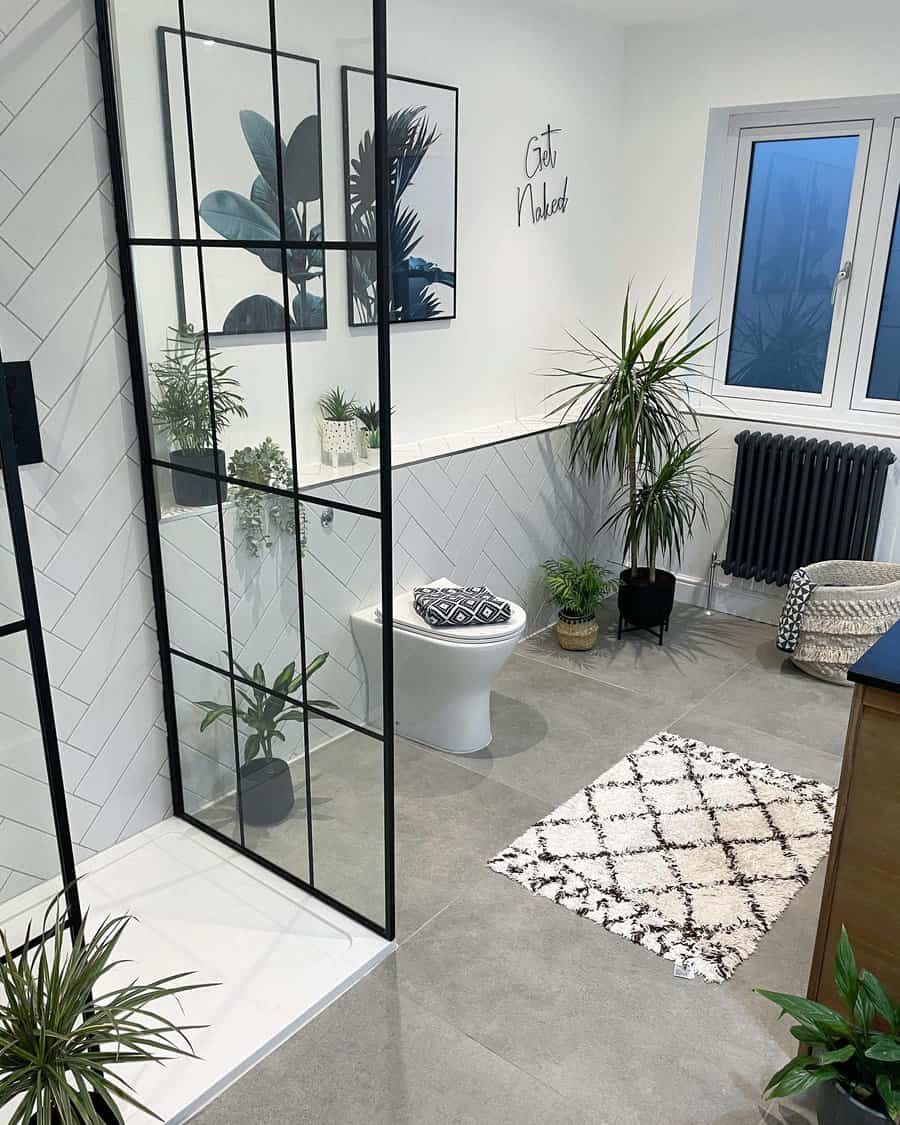 Tropical bathroom art