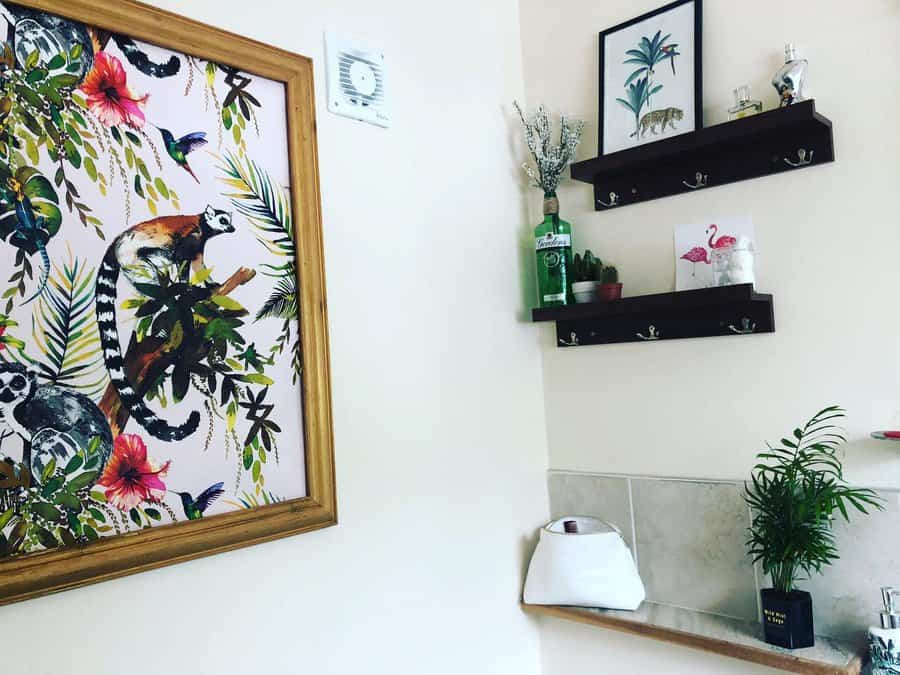 Tropical bathroom art