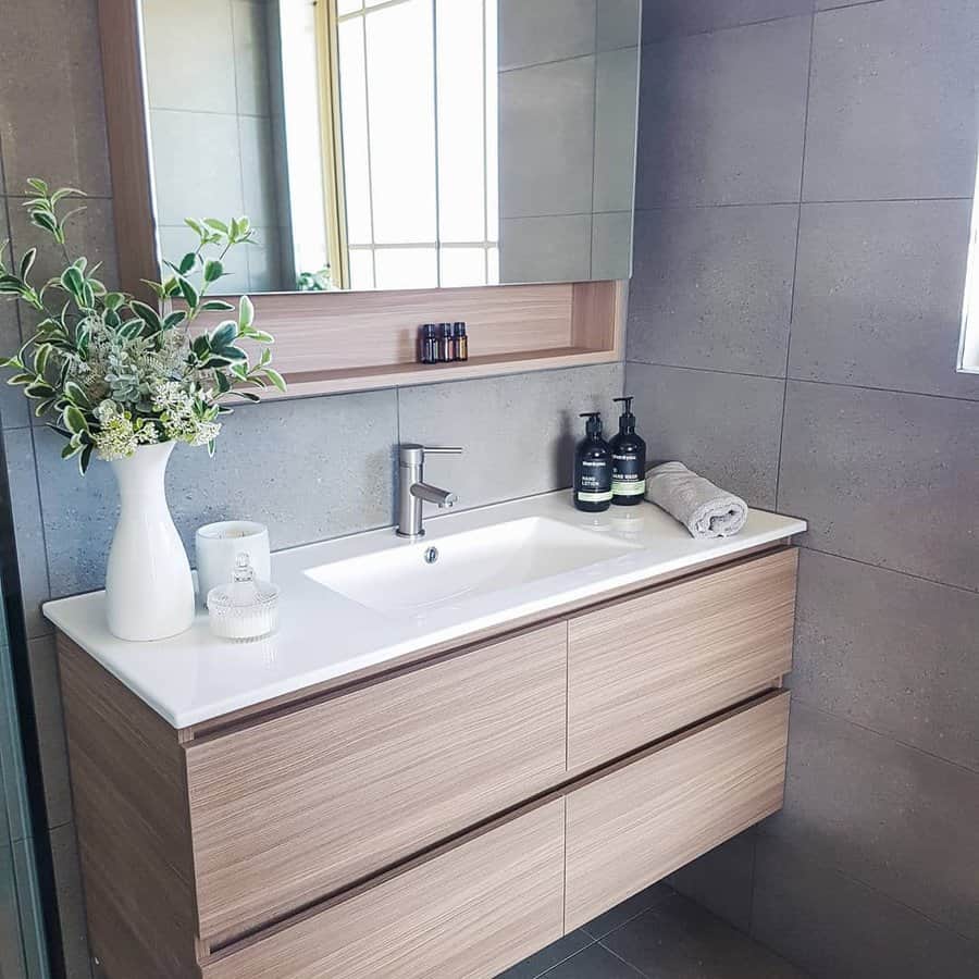 Beige bathroom with plants 