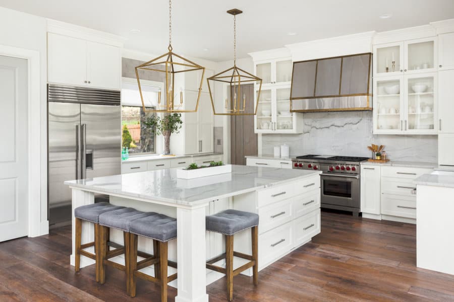 Geometric Kitchen Island Pendant Lighting Ideas 1 Luxurious white kitchen with brass pendants