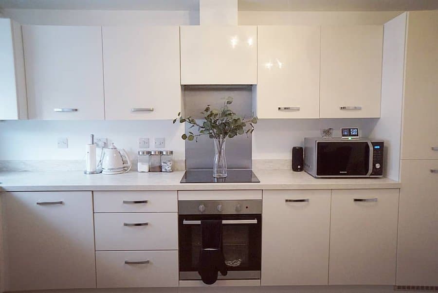 Minimalist white kitchen cabinets