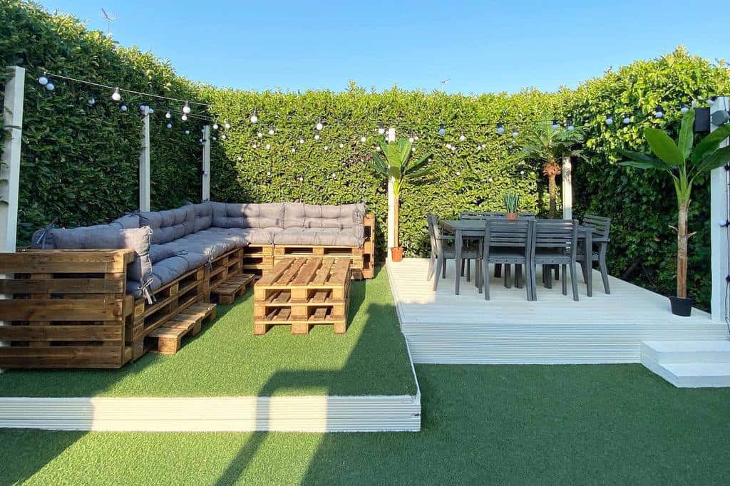 Patio with artificial grass