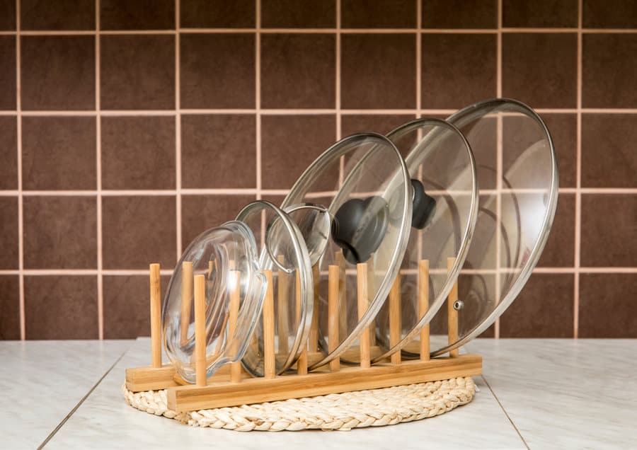 Standing pot lid holder